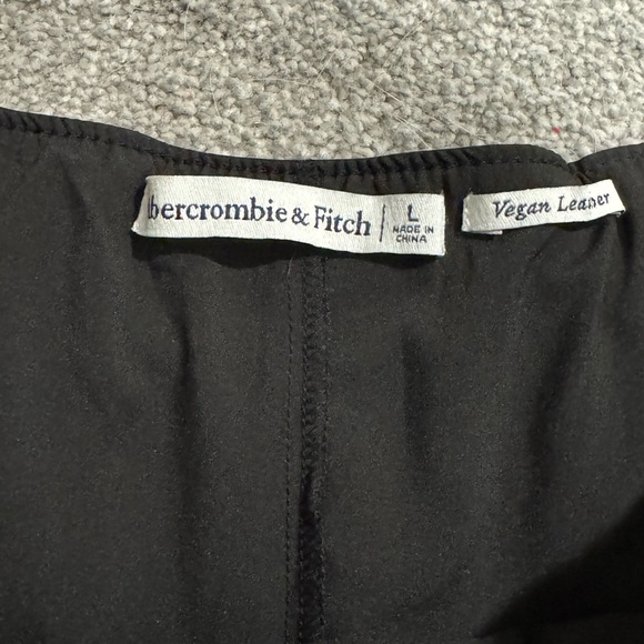 NWOT Abercrombie Black Faux Leather Pleated Mini Skort (Lined w/ Shorts) - Picture 5 of 8